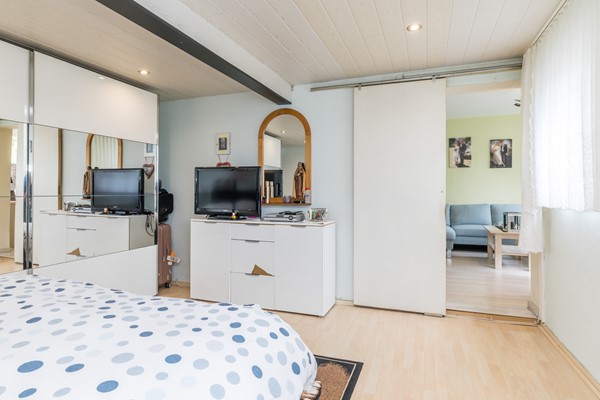Foto - Te koop: Ruime halfvrijstaande woning met 179 m² woonoppervlakte, 6 slaapkamers, 2 badkamers, garage en tuin op het zuiden in Vaals
